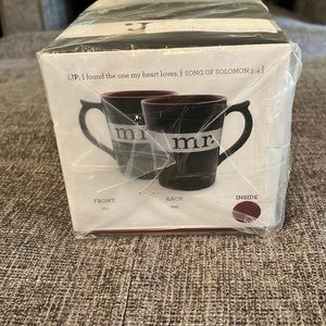 NEW! Set of 2 Mr. and Mrs. mugs